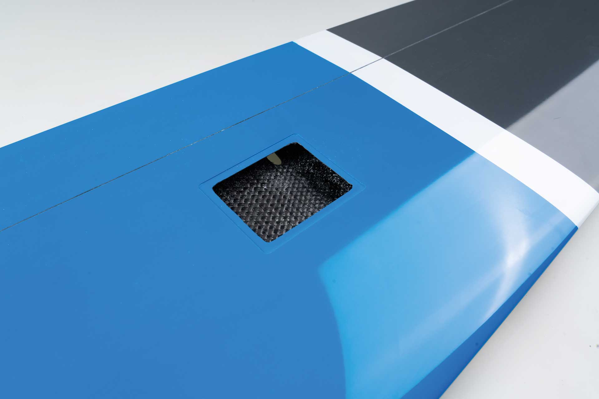 Robbe Avalanche ARF Voll-CFK 2,8m Elektro Segler, Voll-Carbon, weiß-blau 2708