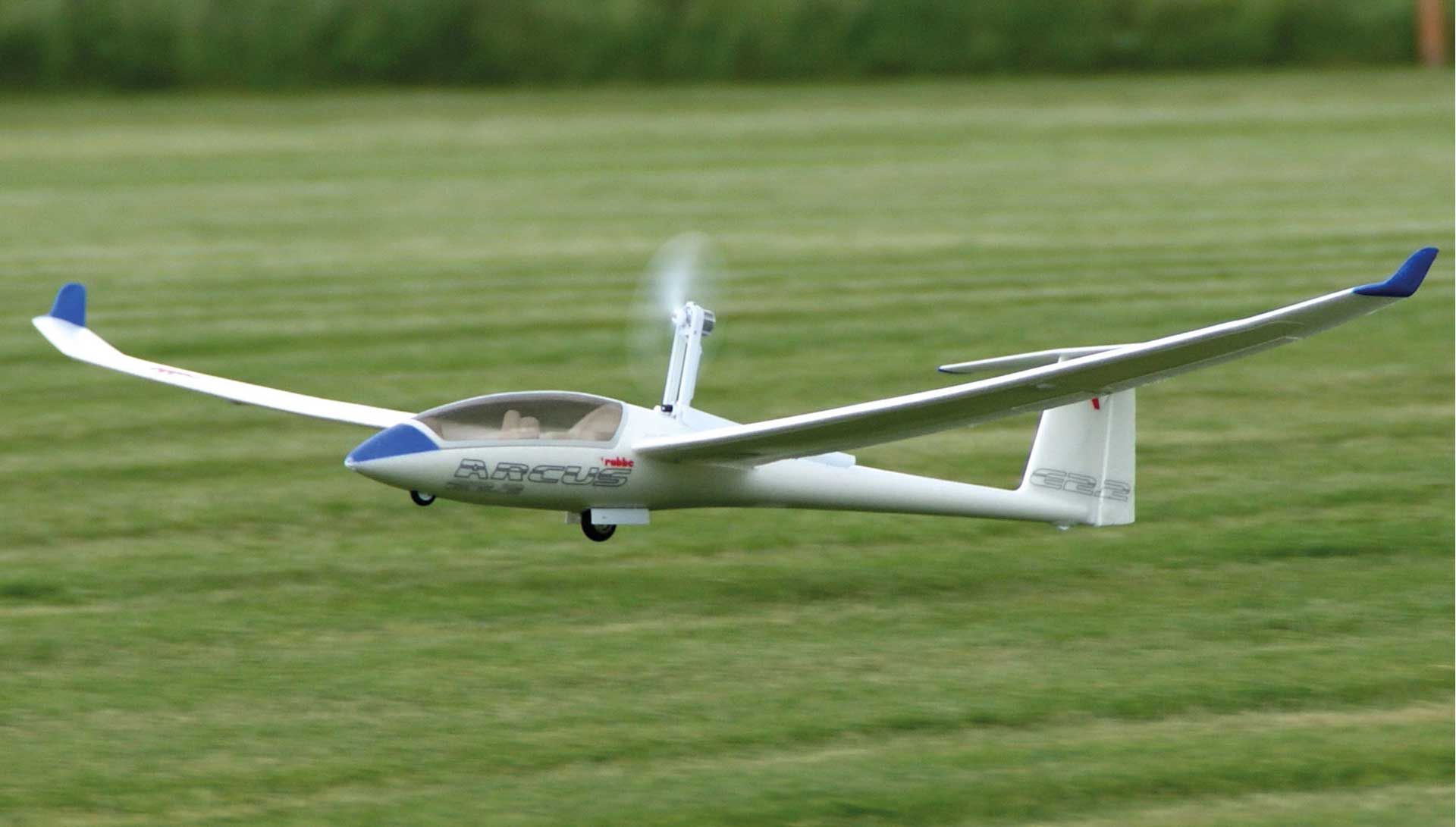 Robbe ARCUS E 2.2 ARF(PNP) mit Klapptriebwerk , Einziehfahrwerk und Störklappen 2568
