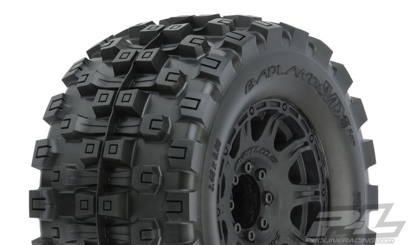 Pro-Line Badlands MX38 BELTED auf Raid 8x32 Felge schwarz 3.8 17mm (2) v/h tauschbarer Sechskant 10166-10