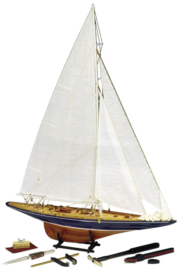 Amati Endeavour 1934 1:80 mit Werkzeugset Baukasten 25010