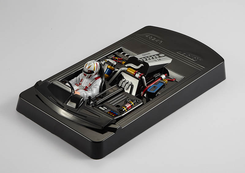 KB48500 Cockpit Set Motor hinten (rechtslenkung) lackiert