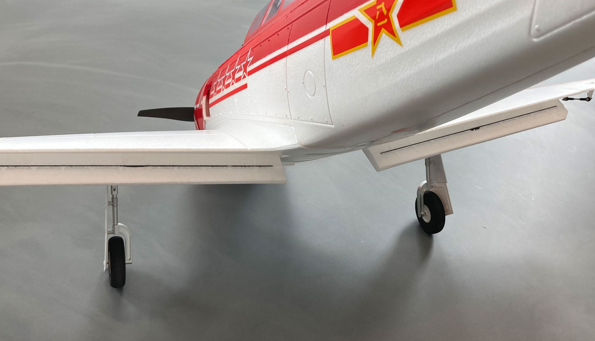 Amewi AMXFlight YAK-11 Rot/Weiss 6S EPO PNP 24100 - Abbildung 10