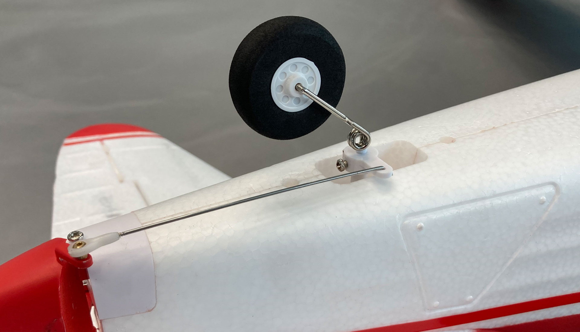 Amewi AMXFlight YAK-11 Rot/Weiss 6S EPO PNP 24100 - Abbildung 9