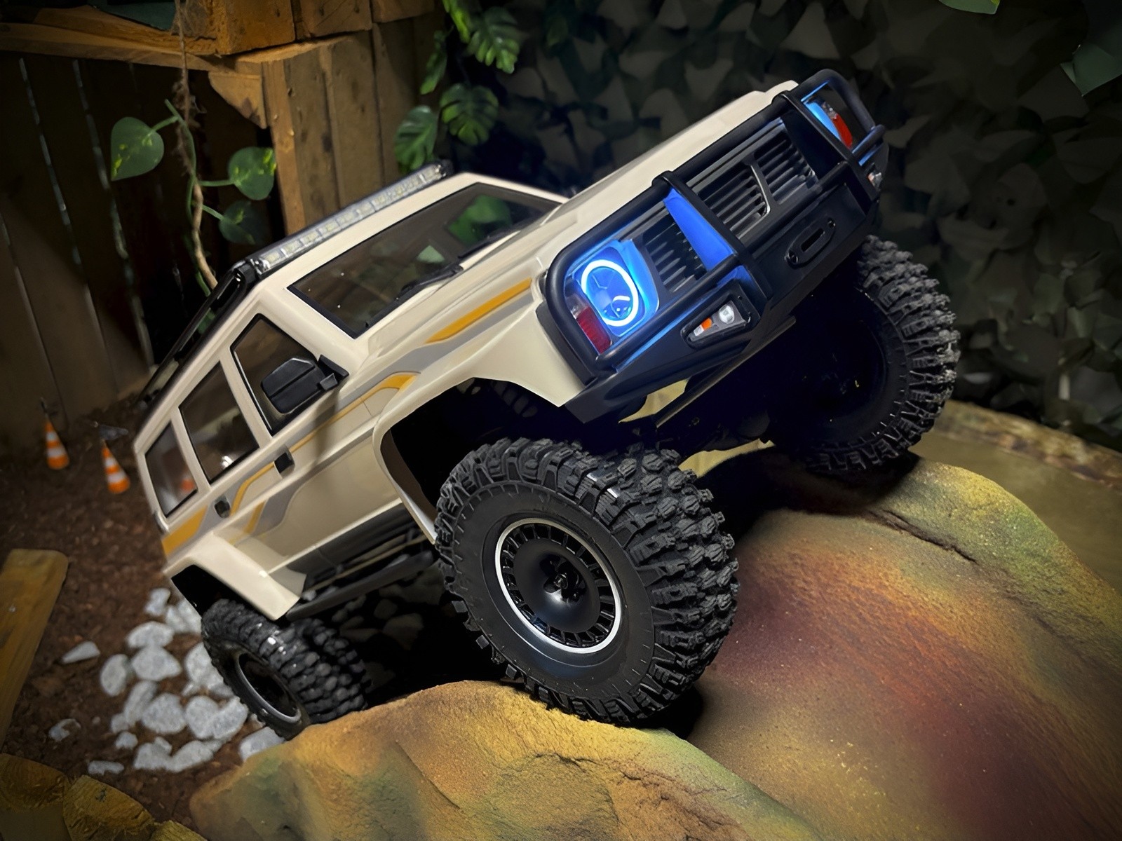 Absima 1:10 EP Crawler CR4.4 Patrol creme RTR 12042