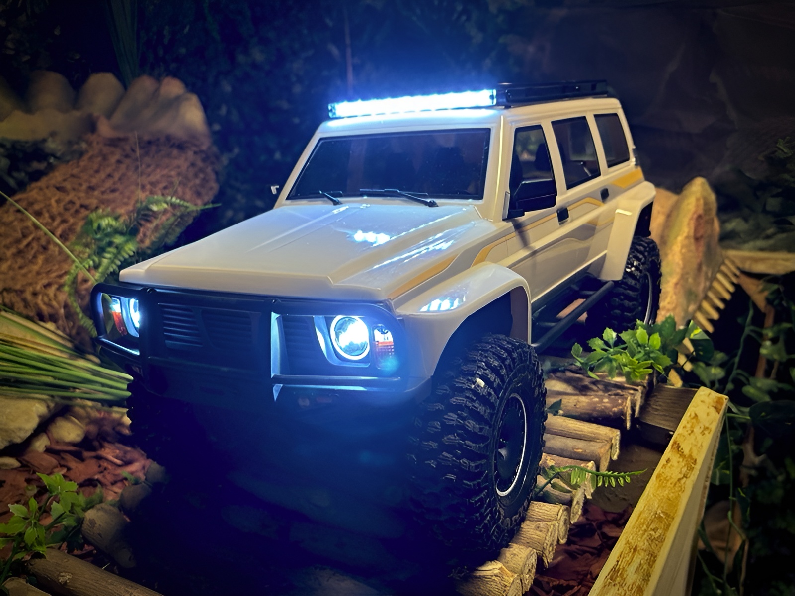 Absima 1:10 EP Crawler CR4.4 Patrol creme RTR 12042