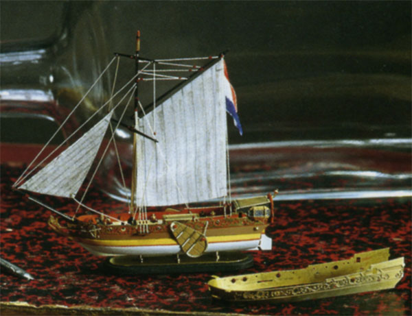 Amati Flaschenschiff Goldene Yacht 1:300 25002