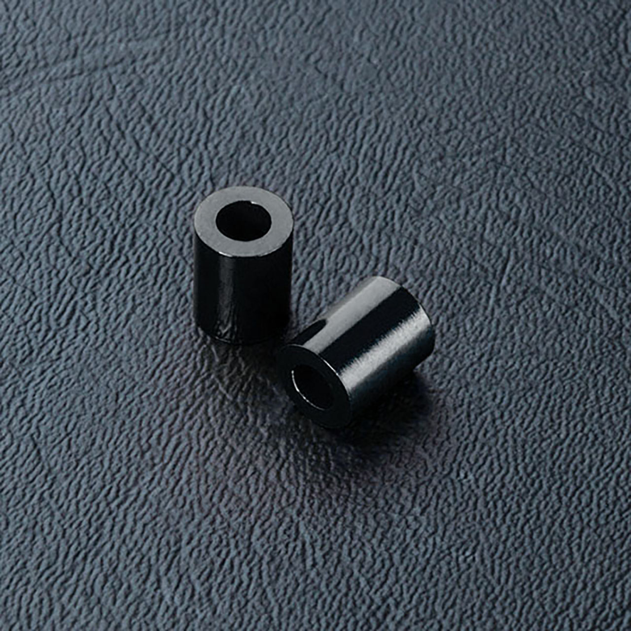 820077BK Distanzbuchsen 3x5.5x7mm schwarz (2 Stück)