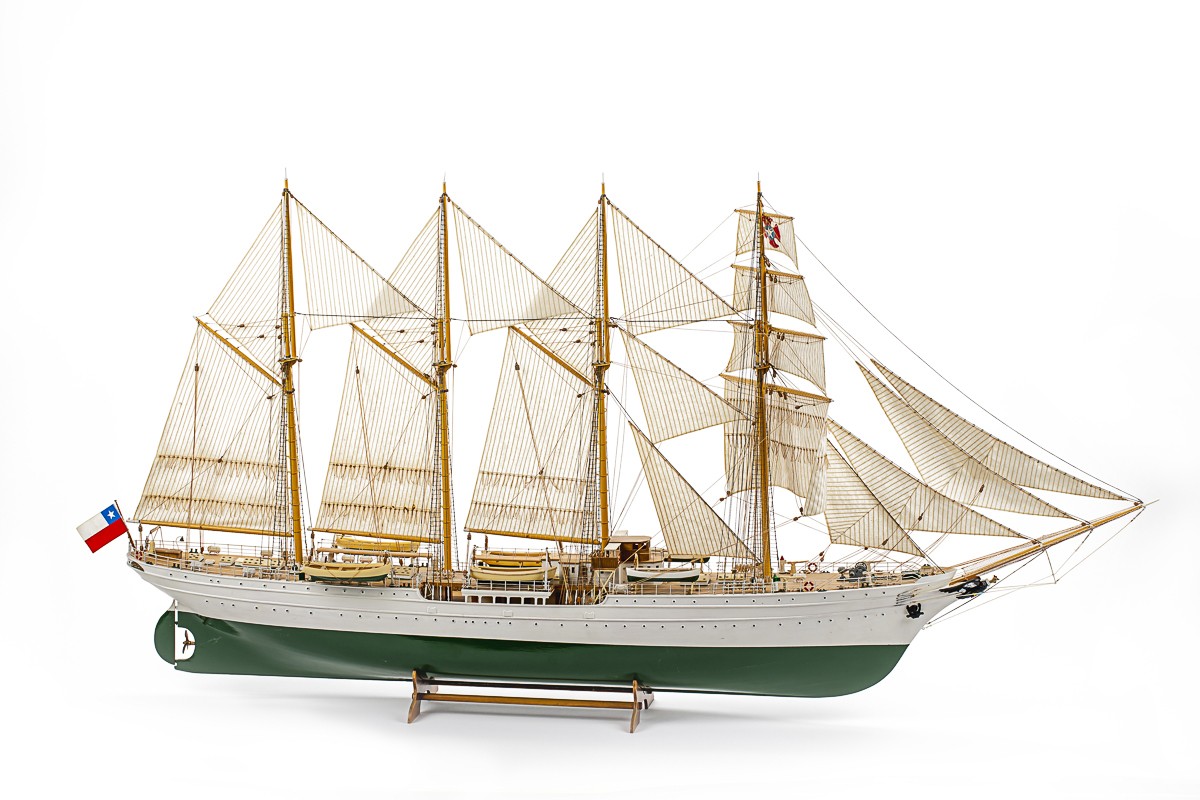 Billing Boats 1:100 Esmeralda Special Edition - Holzrumpf 01-00-0730