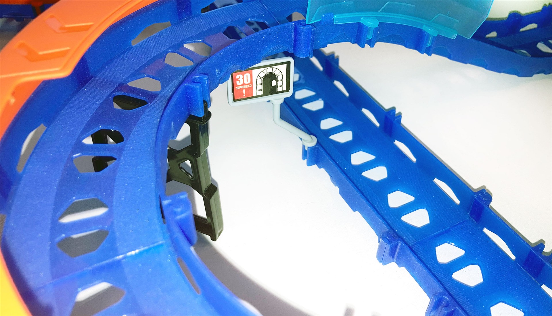 Amewi RC Magic Traxx Glow 50-teilig mit Rennfahrzeug 100673