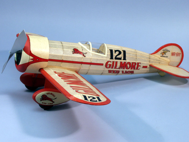 Dumas Gilmore Red Lion Racer Balsabausatz 402